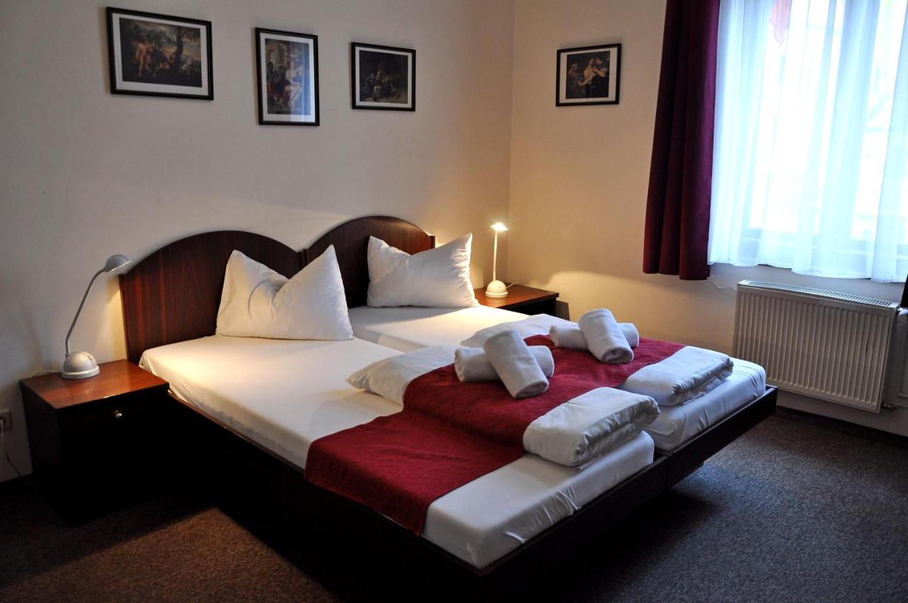 Hotel U Bileho Kone Loket Exterior foto