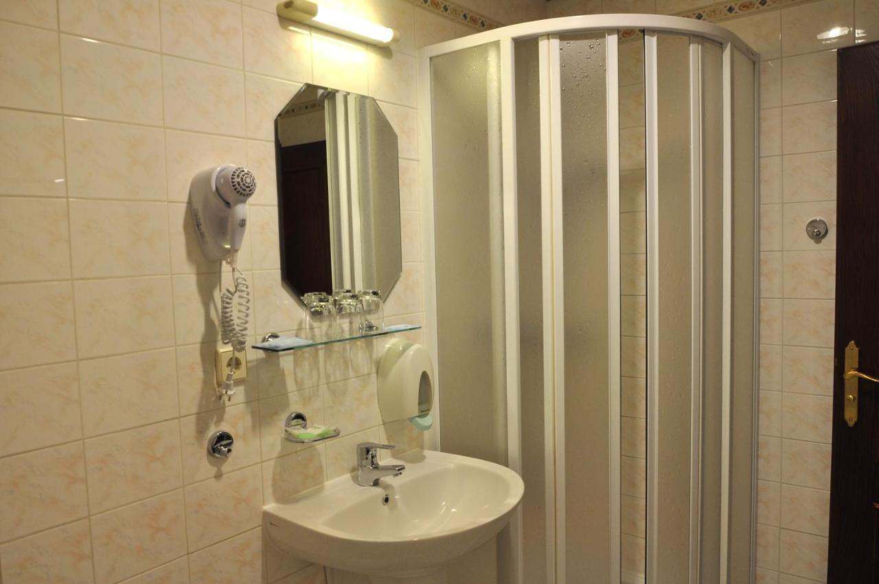 Hotel U Bileho Kone Loket Exterior foto