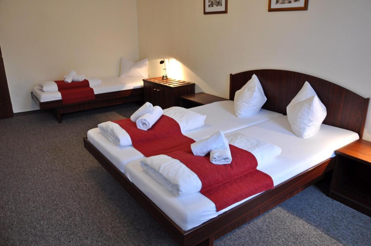 Hotel U Bileho Kone Loket Exterior foto