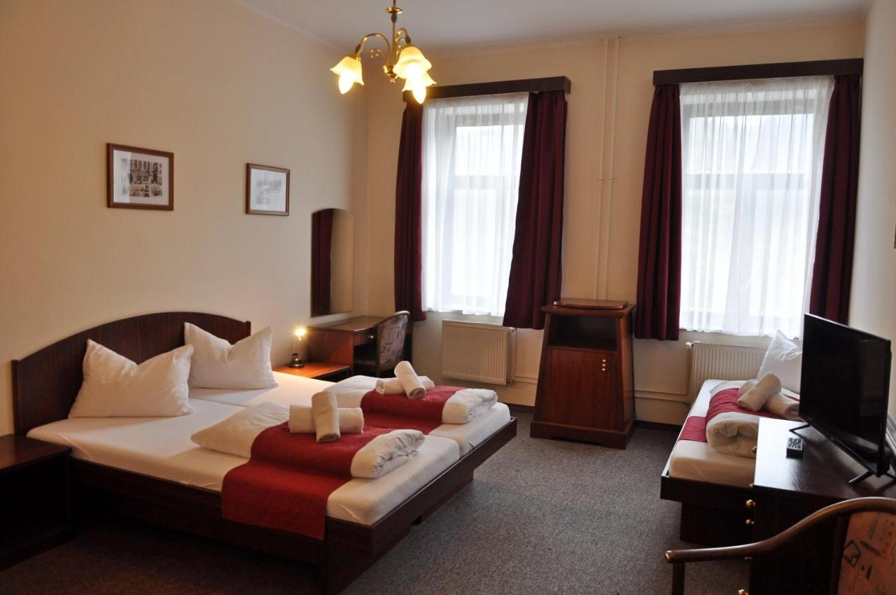 Hotel U Bileho Kone Loket Zimmer foto