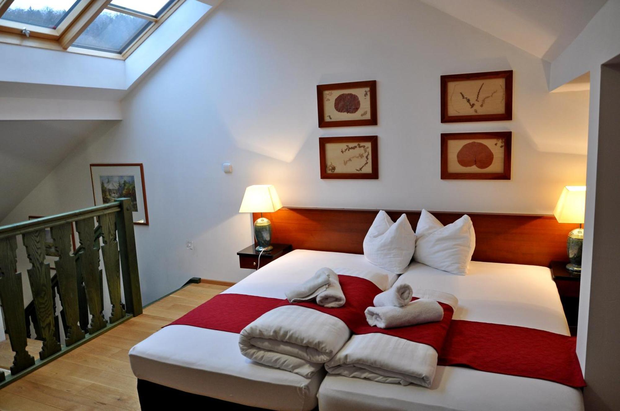 Hotel U Bileho Kone Loket Zimmer foto