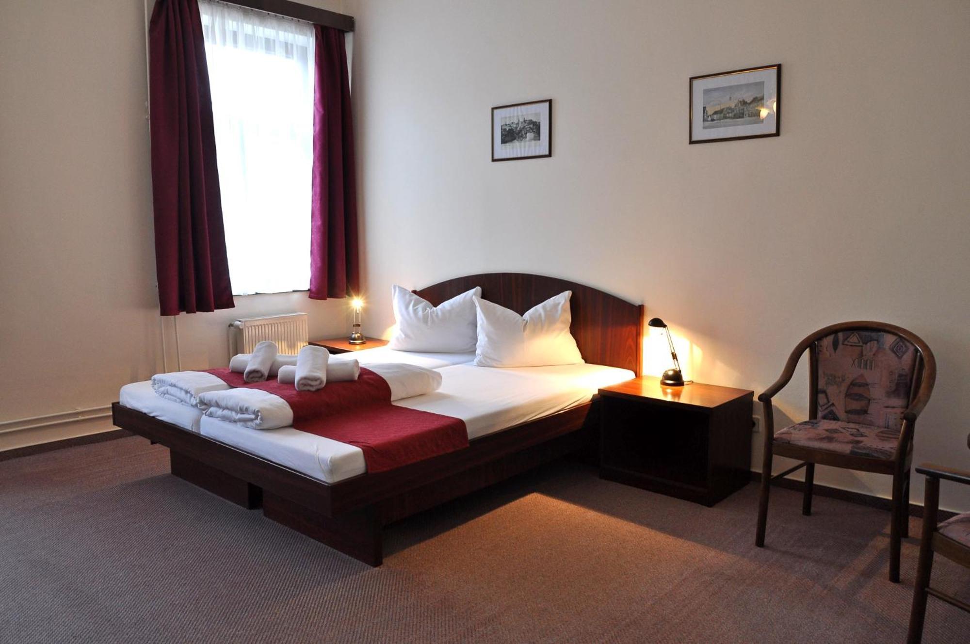 Hotel U Bileho Kone Loket Zimmer foto