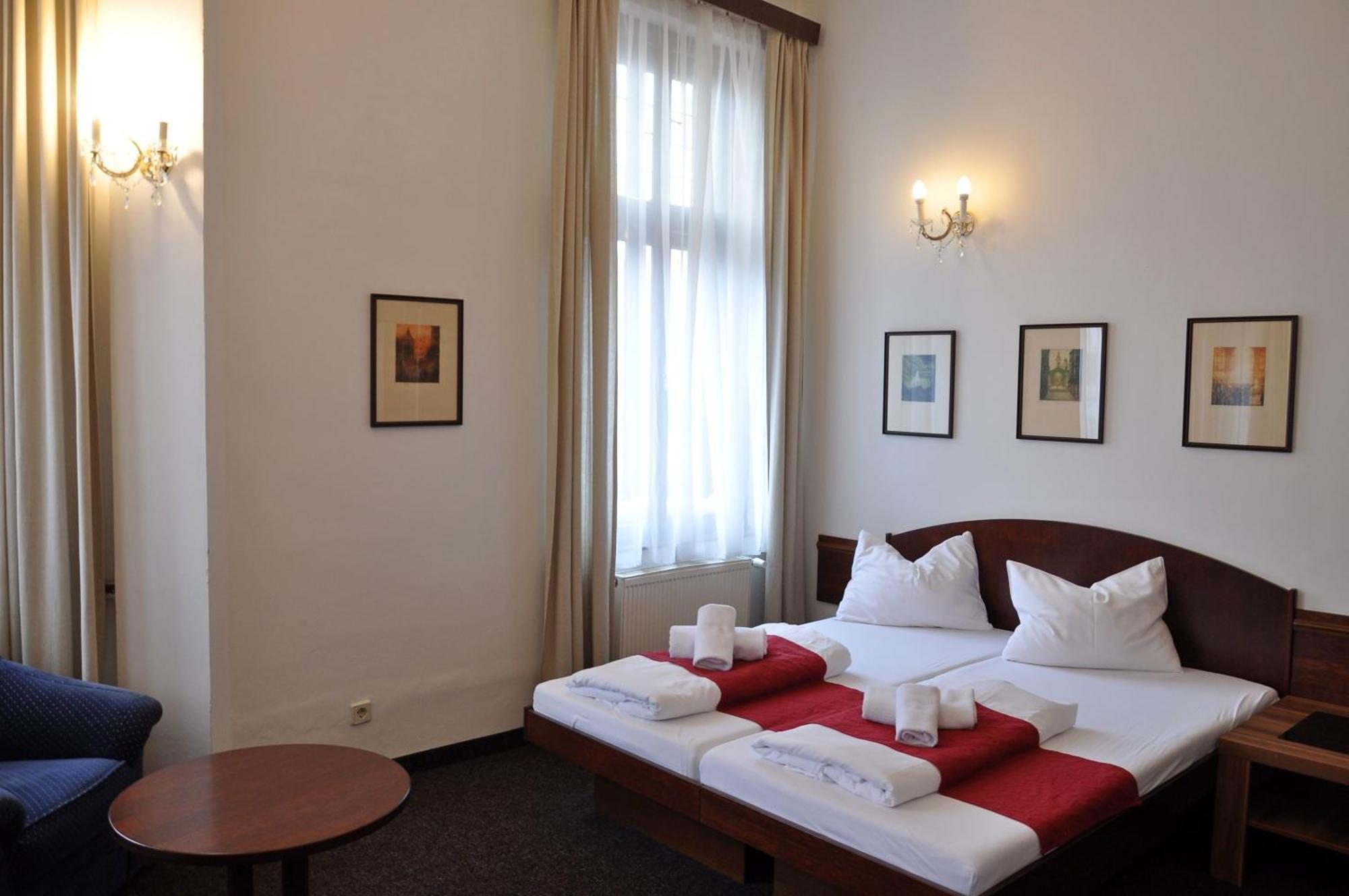 Hotel U Bileho Kone Loket Zimmer foto