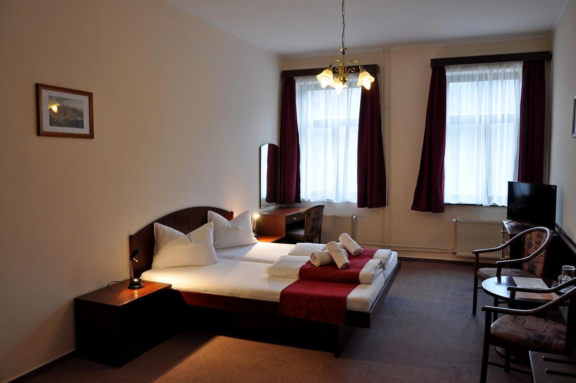 Hotel U Bileho Kone Loket Zimmer foto