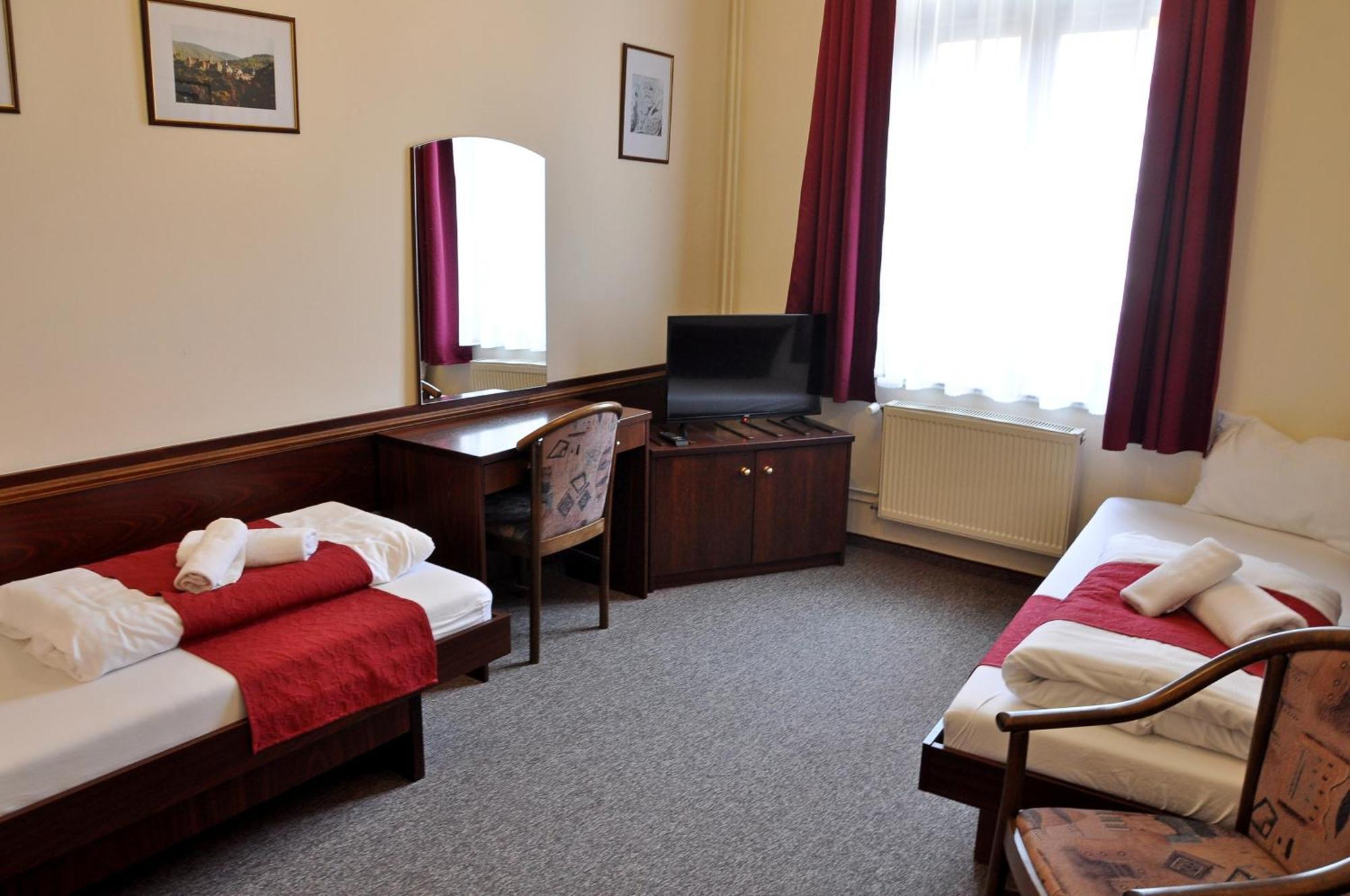 Hotel U Bileho Kone Loket Zimmer foto